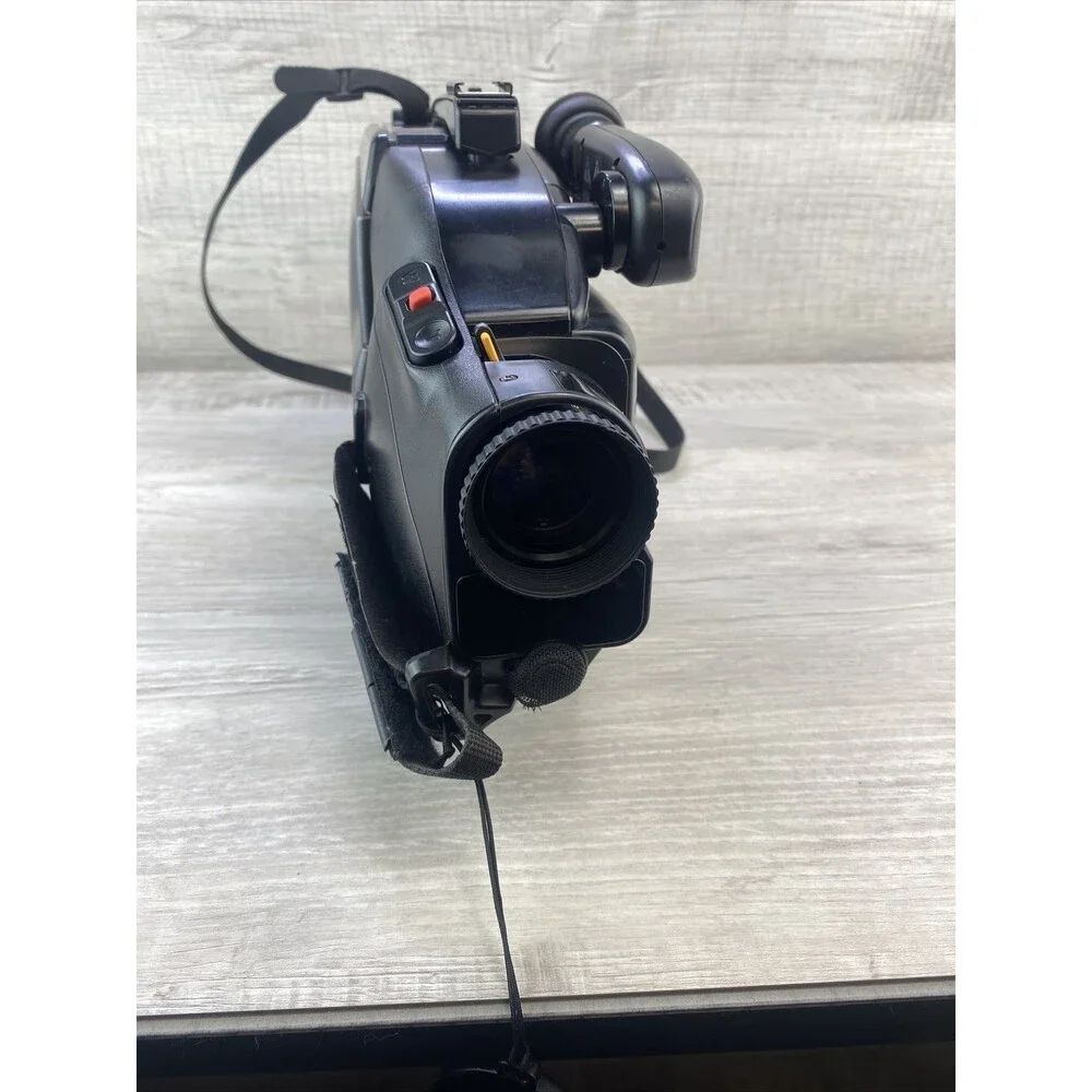 Hitachi VM-2600A Camcorder Video Recorder - UNTESTED